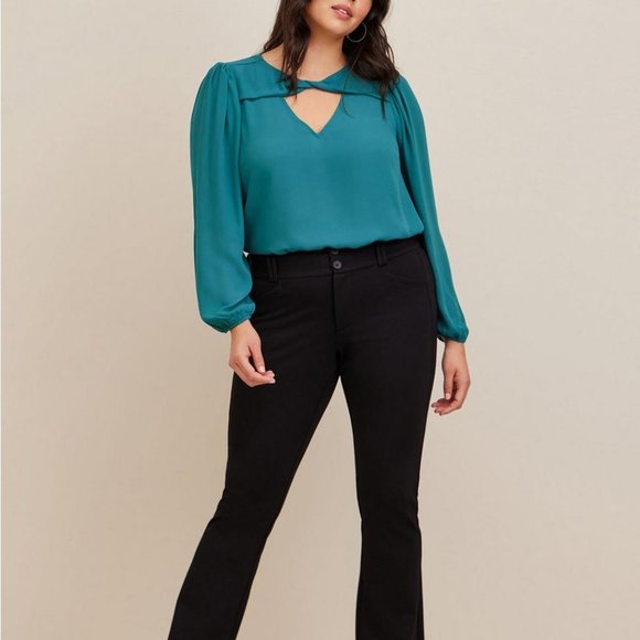 Torrid Size 2 - Georgette Twist Front Keyhole Blouse - Pacific Blue - Picture 2 of 5